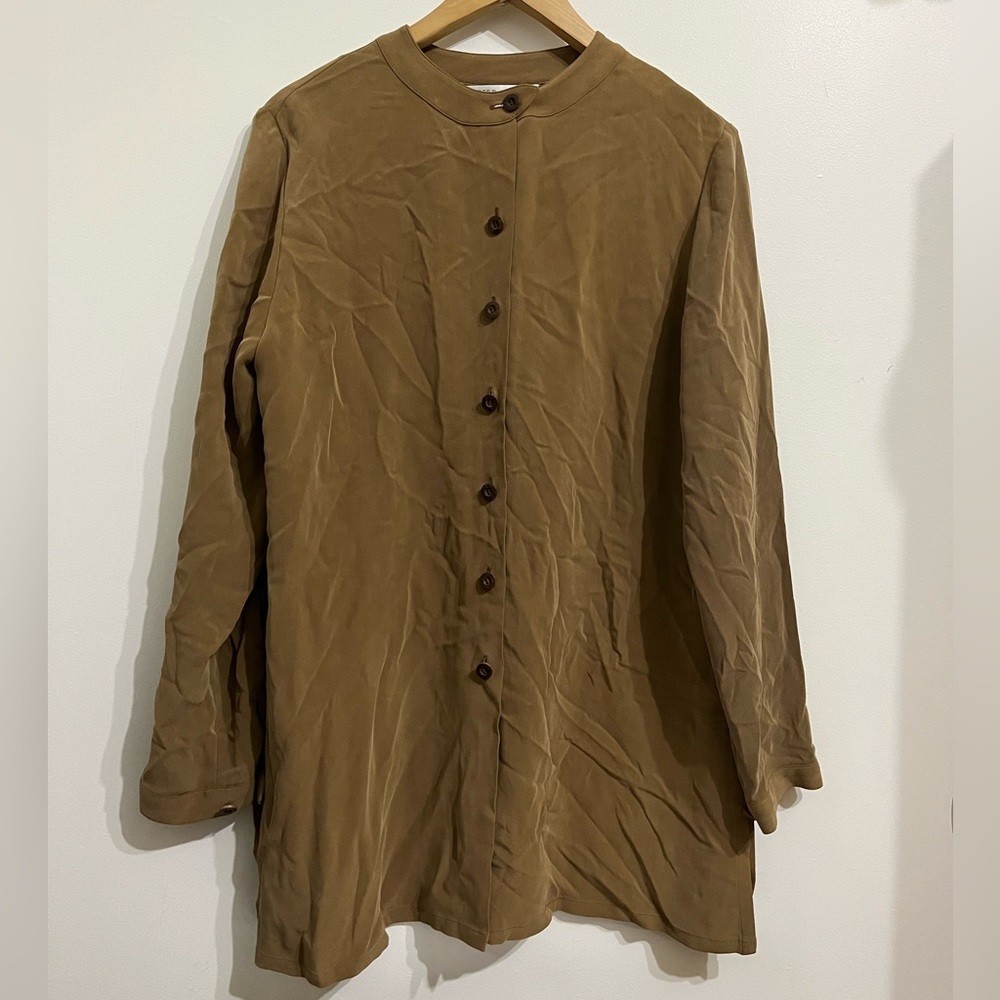 Peter Nygard 100% silk button-down